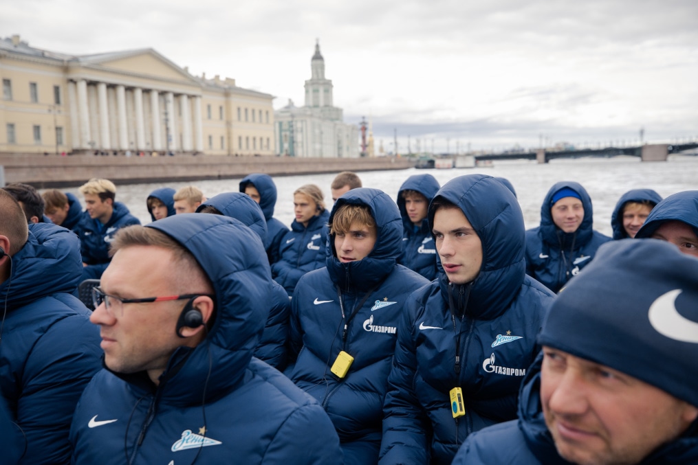 Молодежная команда «Зенита» совершила водное путешествие по Петербургу