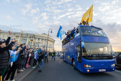 «Чемпионский парад» около Медного Всадника