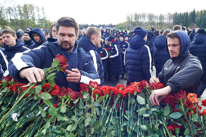 Торжественное возложение цветов на Пискаревском мемориальном кладбище в честь 80-летия Великой Победы