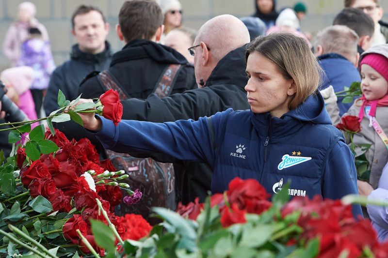 Торжественное возложение цветов на Пискаревском мемориальном кладбище в честь 80-летия Великой Победы