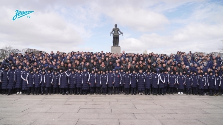 «Зенит» на Пискаревском мемориале: ежегодная традиция клуба «Зенит» на Пискаревском мемориале: ежегодная традиция клуба