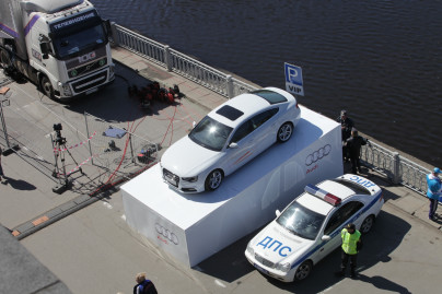 Автомобили Ауди на стадионе Петровский