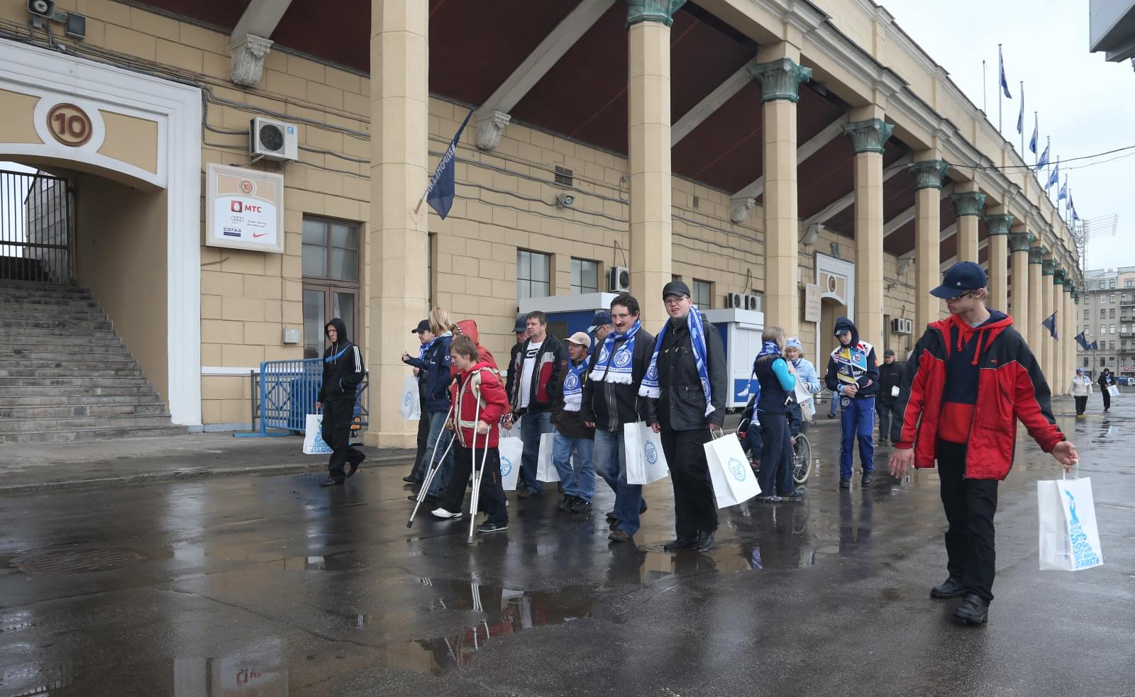Экскурсия людей с ограниченными возможностями стадиону «Петровский»