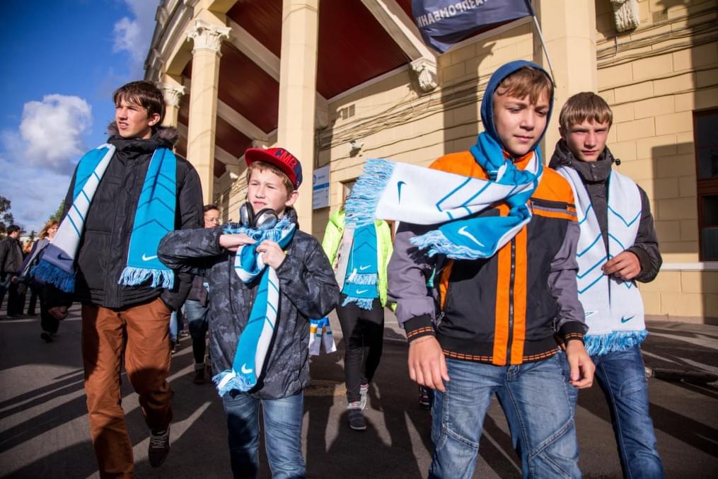 Слабовидящие дети вывели игроков «Зенита» на матче «Зенит» — «Спартак»