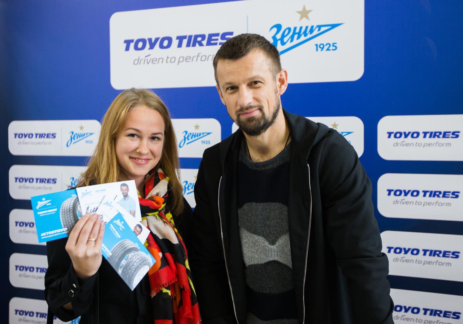 Автограф-сессия Сергея Семака, тренера «Зенита»