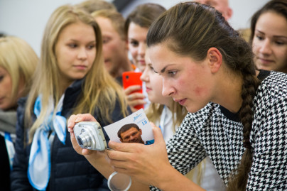 Автограф-сессия Константина Зырянова, полузащитника «Зенита»