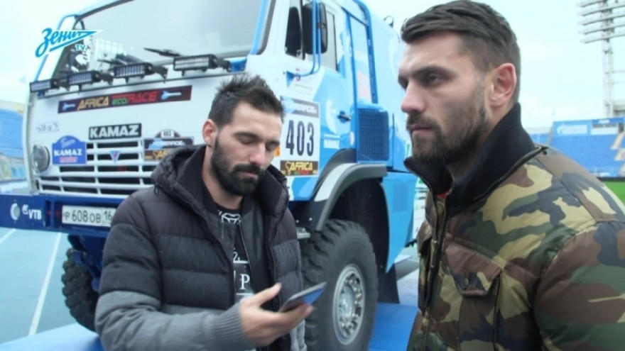 Видео дня на «Зенит-ТВ»: Лодыгин поработал переводчиком для Данни Видео дня на «Зенит-ТВ»: Лодыгин поработал переводчиком для Данни
