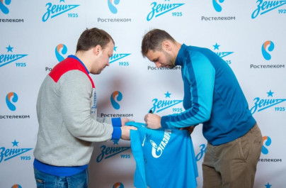 Автограф-сессия Бранислава Ивановича, защитника ФК «Зенит»