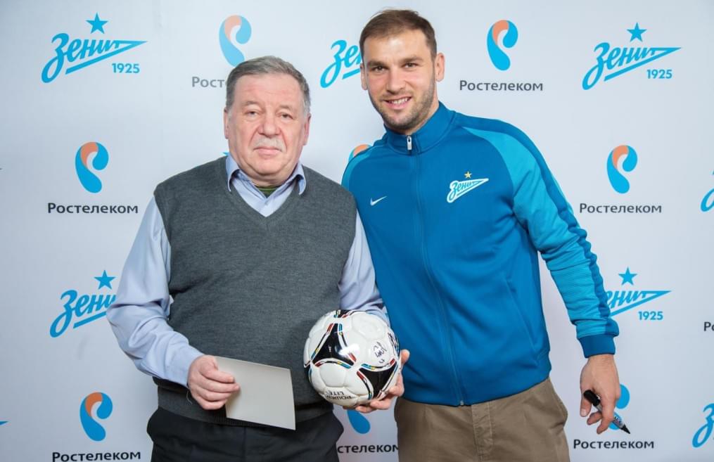 Автограф-сессия Бранислава Ивановича, защитника ФК «Зенит»