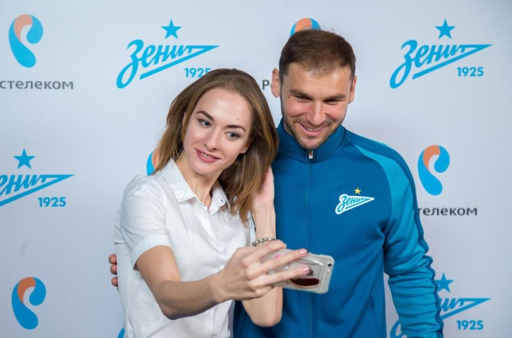 Автограф-сессия Бранислава Ивановича, защитника ФК «Зенит»