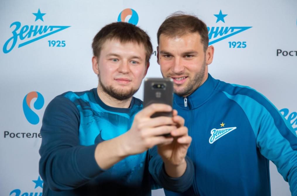 Автограф-сессия Бранислава Ивановича, защитника ФК «Зенит»