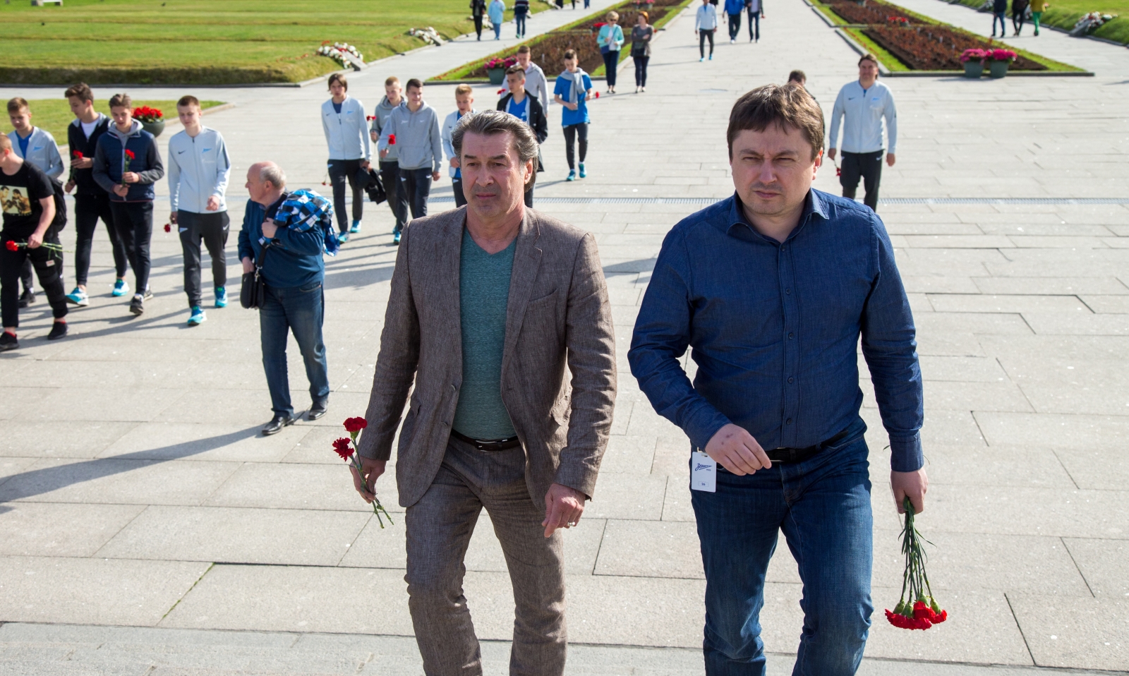 Воспитанники «Газпром»-Академии «Зенита» на Пискаревском мемориале