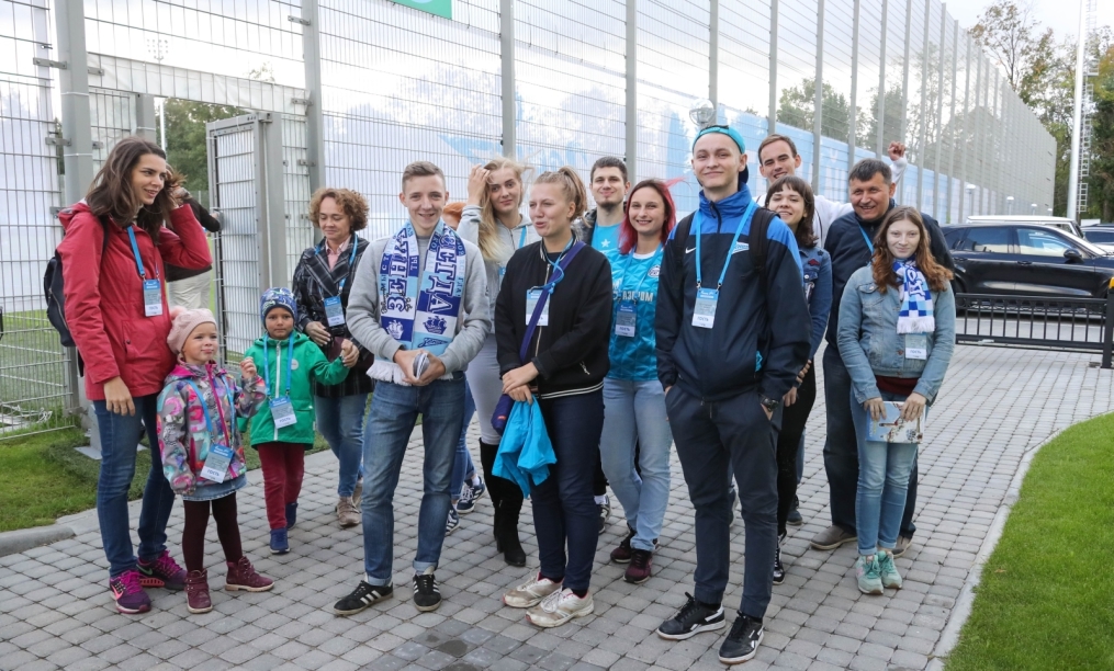 Победители конкурса «Марафон добра» в гостях у «Зенита» в Удельном парке