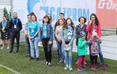 Победители конкурса «Марафон добра» в гостях у «Зенита» в Удельном парке