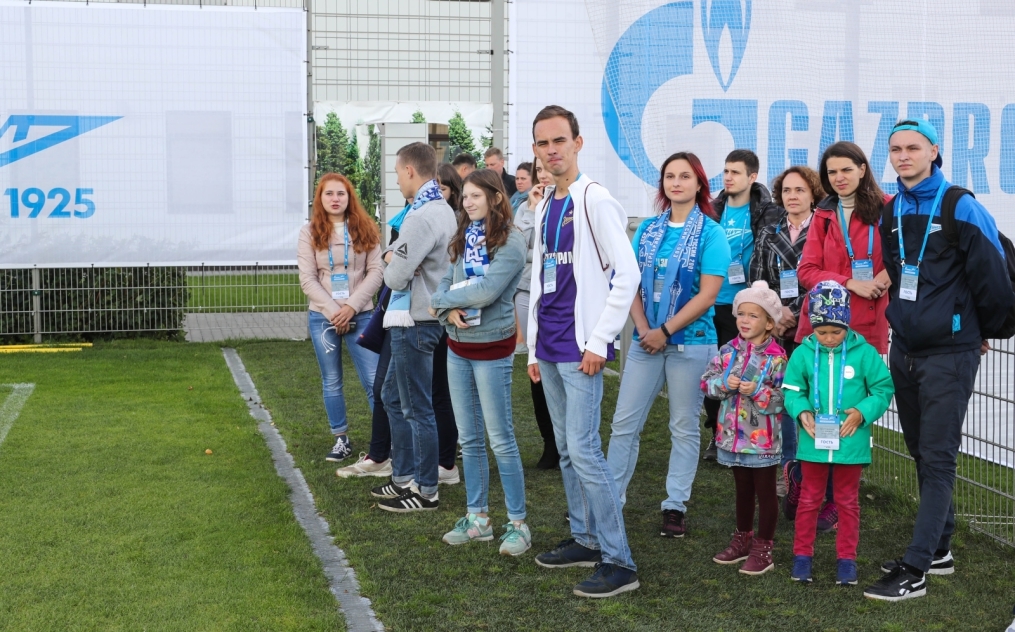 Победители конкурса «Марафон добра» в гостях у «Зенита» в Удельном парке