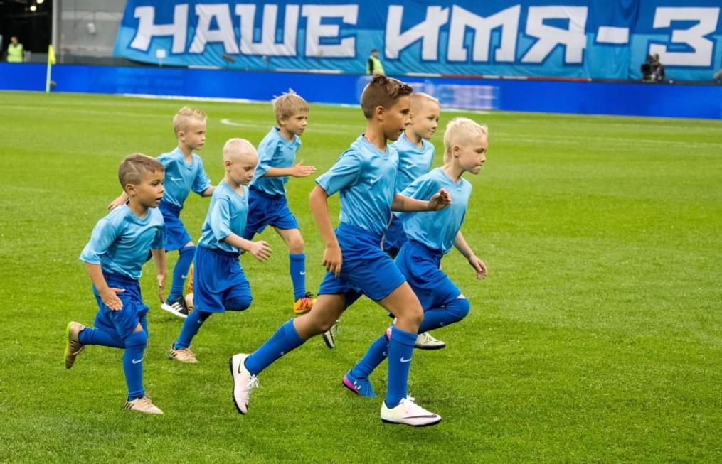 Дети из группы поддержки «Зенит Фан» на матче «Зенит» — «Рубин»