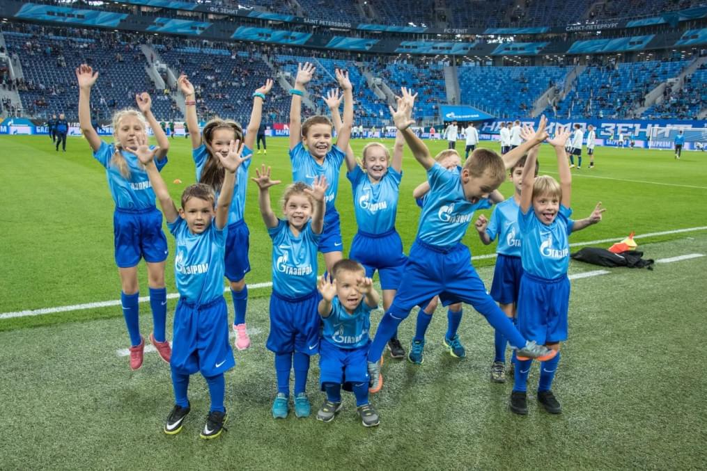 Дети из группы поддержки «Зенит фан» на матче «Зенит» — «Ростов»