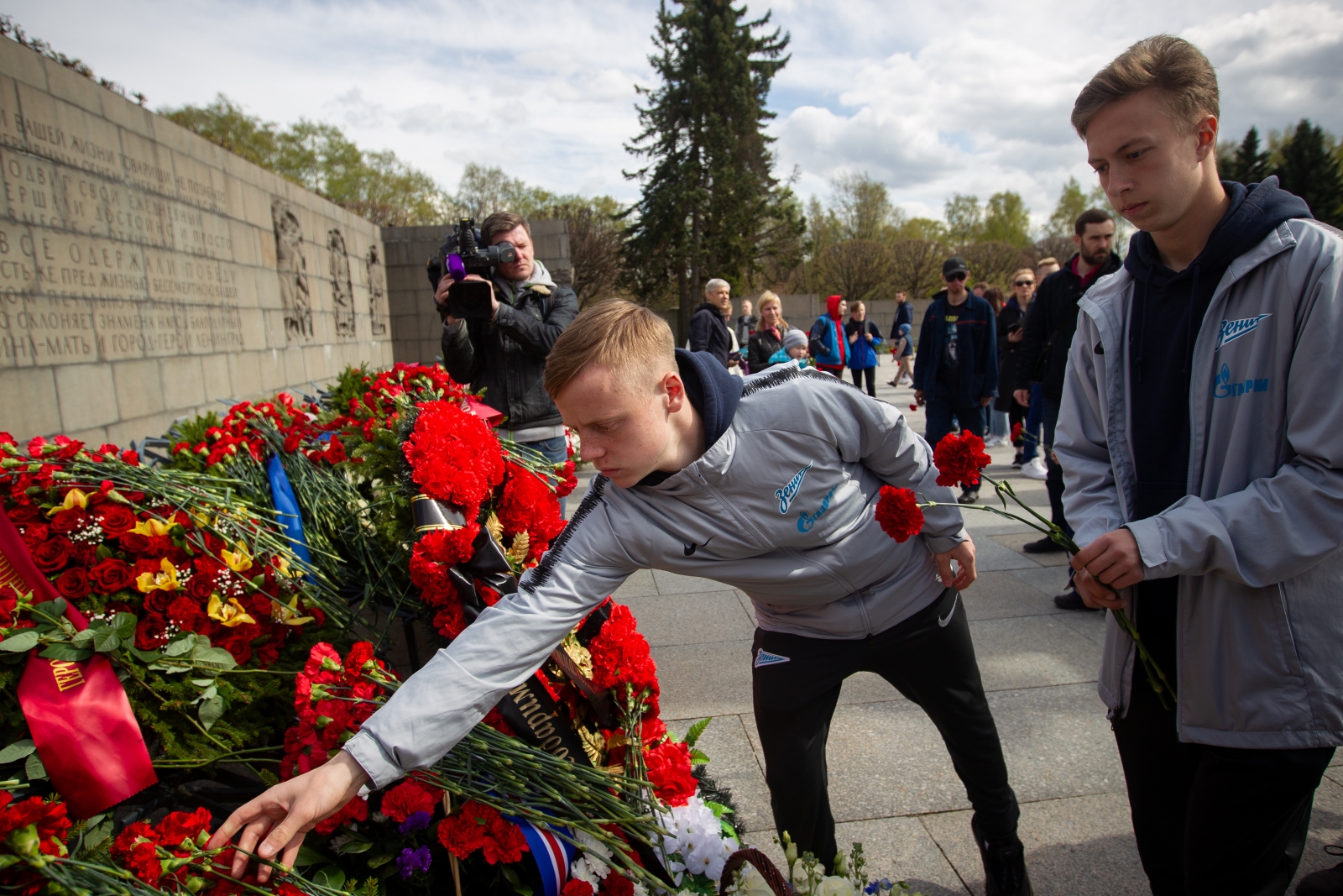 «Зенит» на Пискаревском мемориале
