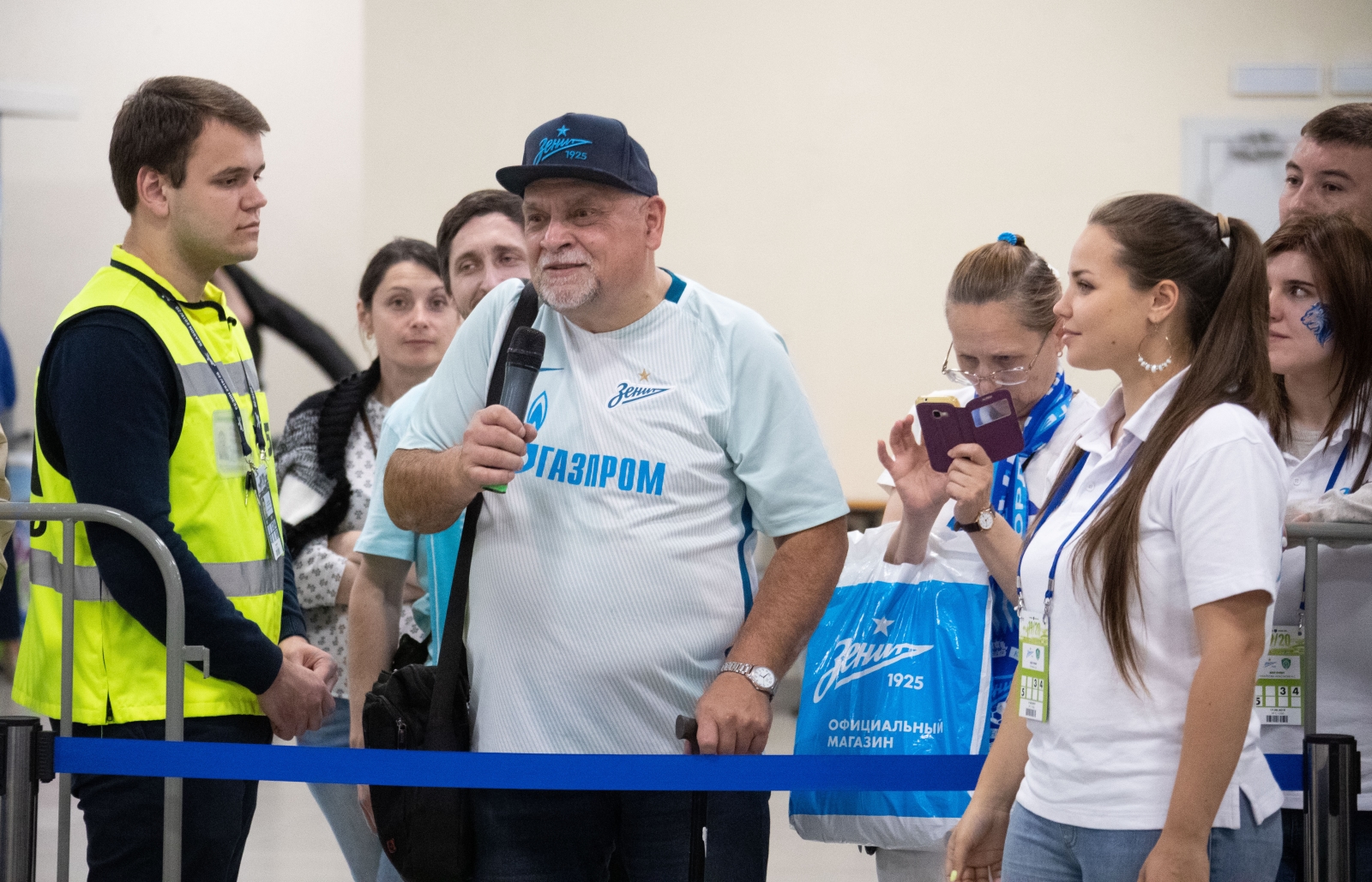 Анатолий Зинченко представил автобиографию на «Фан-Променаде»