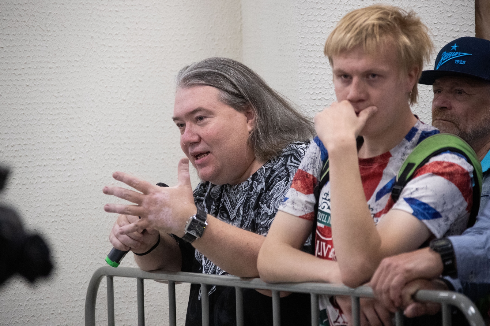 Анатолий Зинченко представил автобиографию на «Фан-Променаде»