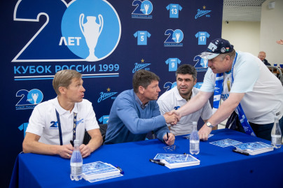 Автографсессия обладателей Кубка России-99 на Фан-Променаде