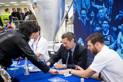 Автографсессия обладателей Кубка России-99 на Фан-Променаде