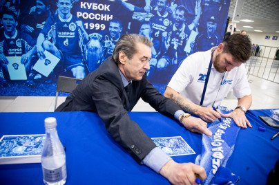 Автографсессия обладателей Кубка России-99 на Фан-Променаде