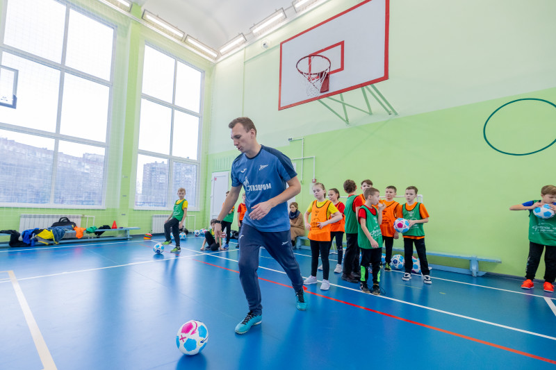 Тренер «Газпром»-Академии Александр Курлович принял участие в проекте РФС «Футбол в школе»