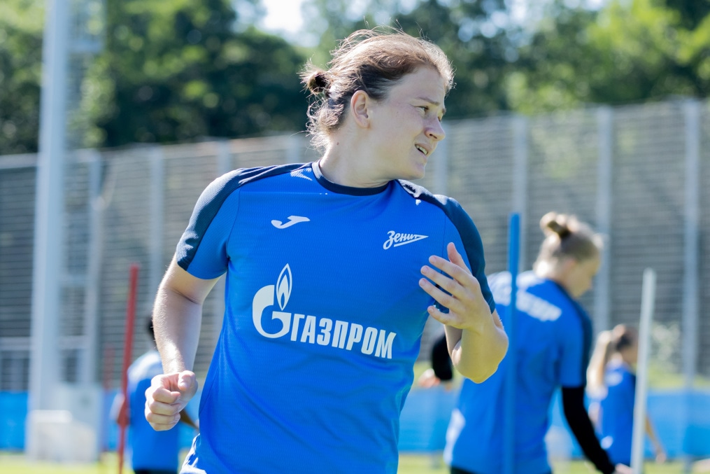 Тренировка женской команды в Удельном парке