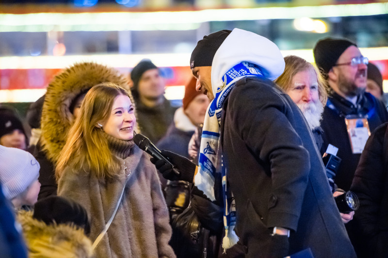 «Пять минут до столетия»: уникальная новогодняя елка «Зенита» в центре Петербурга